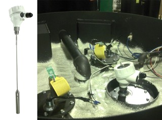 Sensor für Füllstand, einzeln und im Einsatz in einem Tank