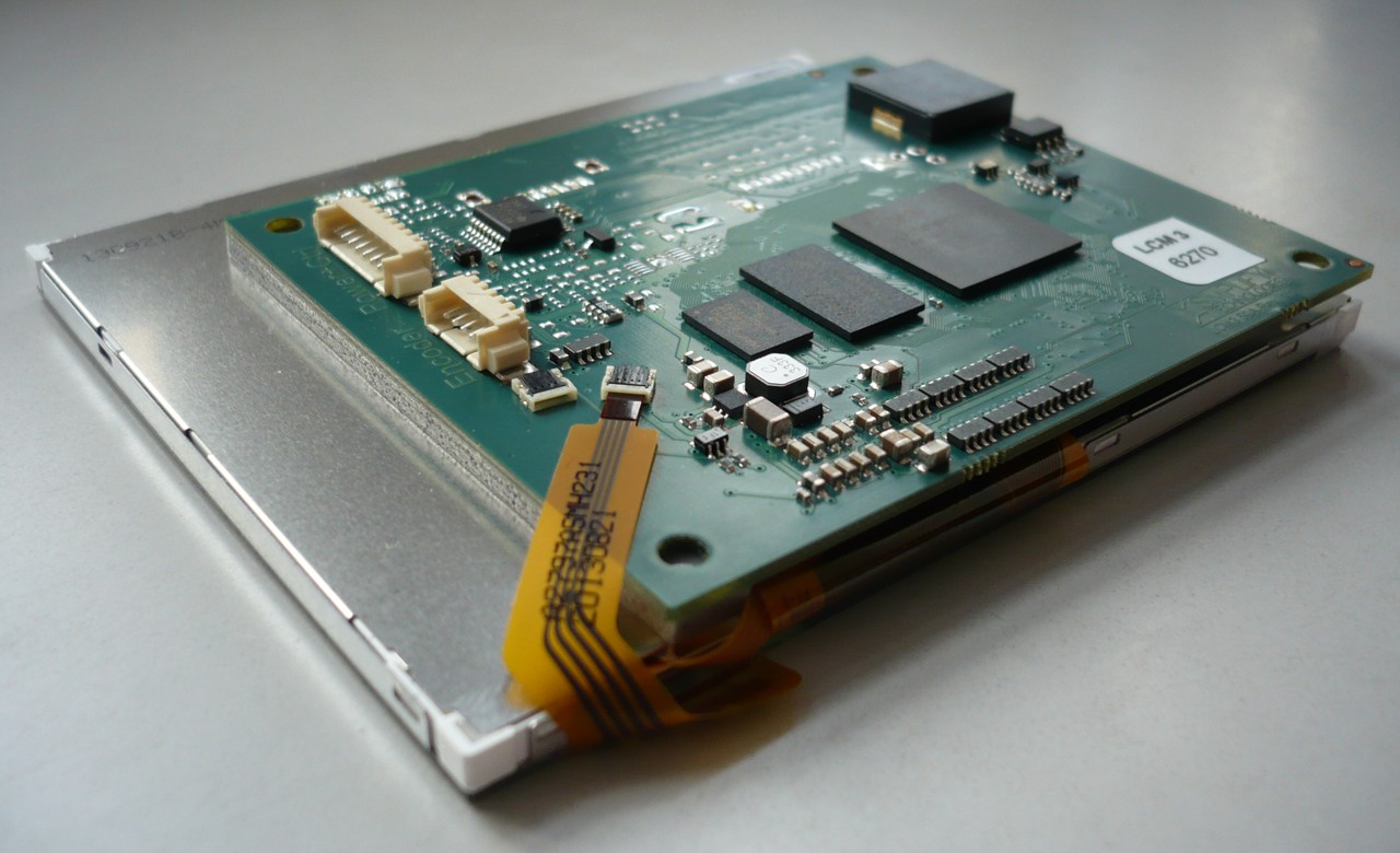 Ein Smart Display von hinten; Ansicht der Leiterplatte und Ansteuerungselektronik